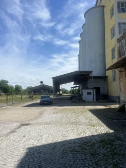 Dva mesta za istovar prikolica Sva istovarna mesta