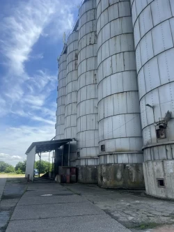 Metalni silos i istovarna rampa - kipa-2 meyalni silos istovarna rampa